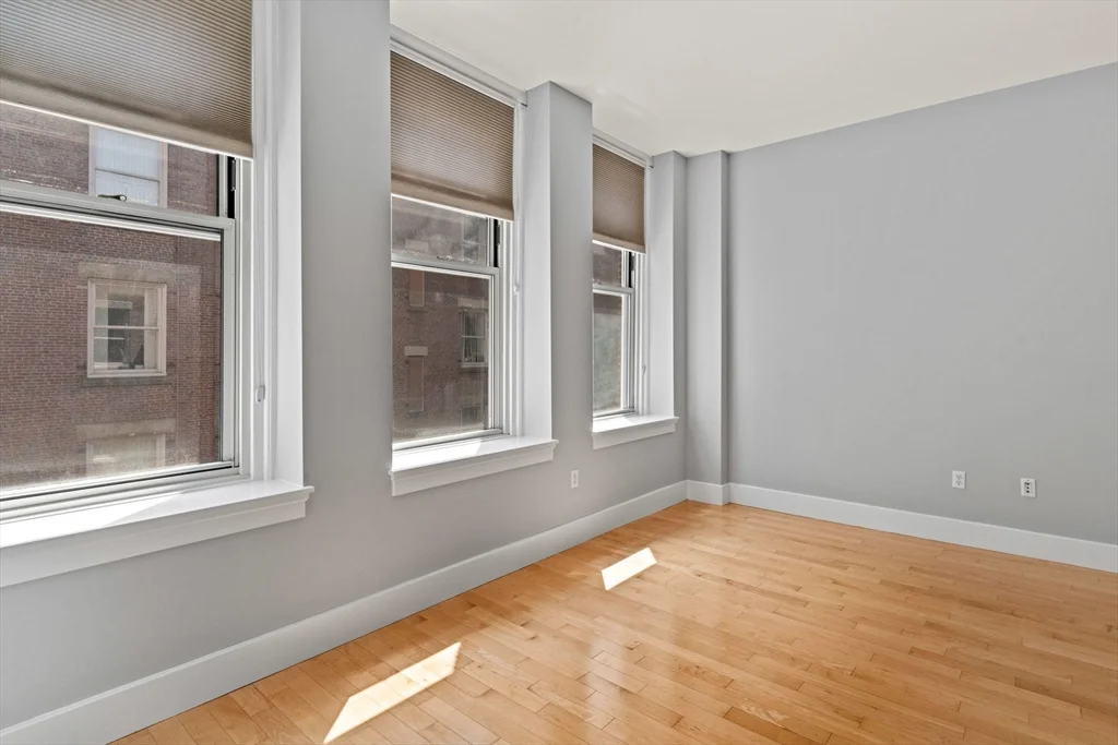 70 Lincoln, Downtown