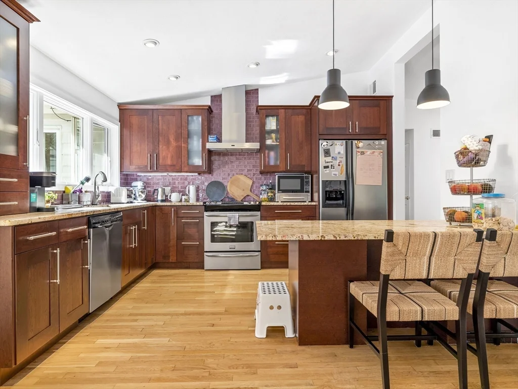 6 Nelson Dr, Chestnut Hill