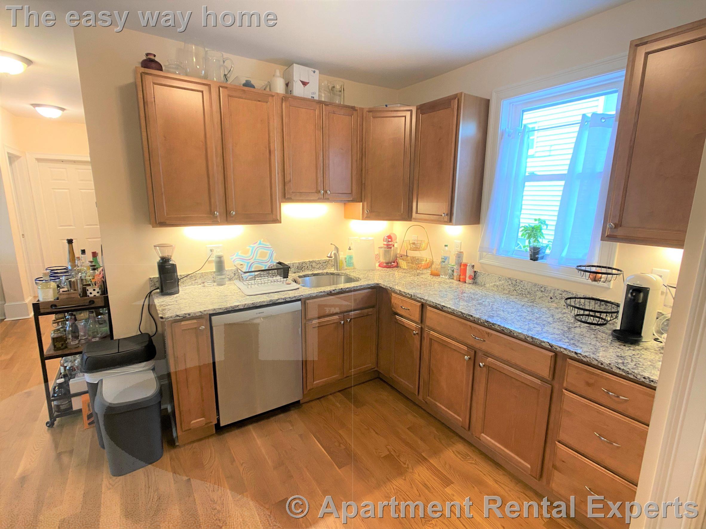 23 Willard Ave, Tufts