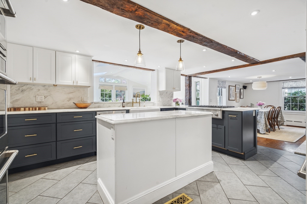 101 Elm St, Marblehead