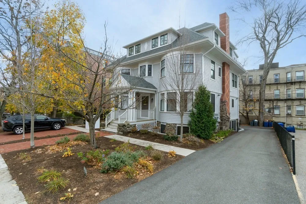 38 Englewood Ave, Brighton