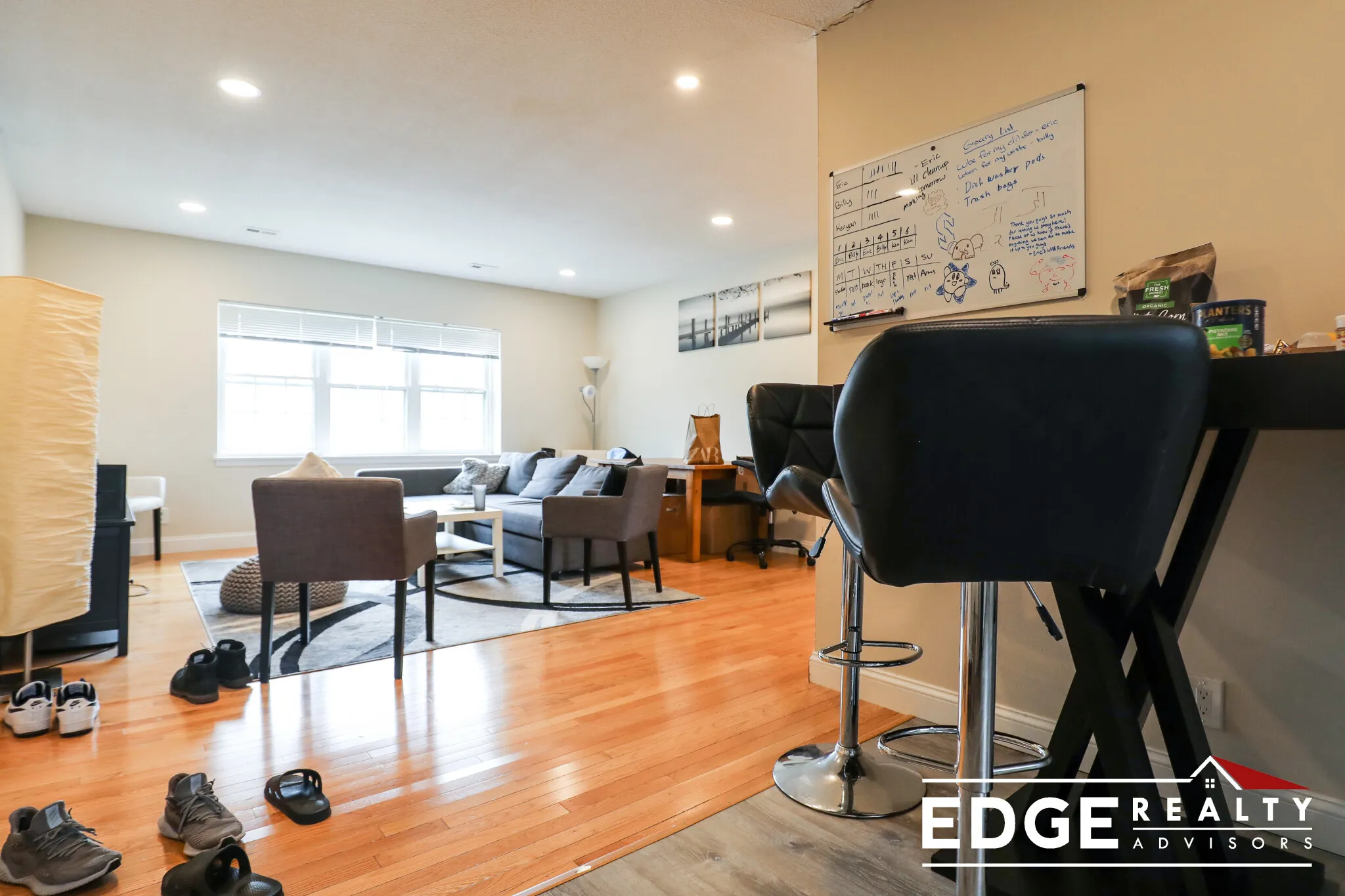 204 Lake Shore Rd, Oak Square