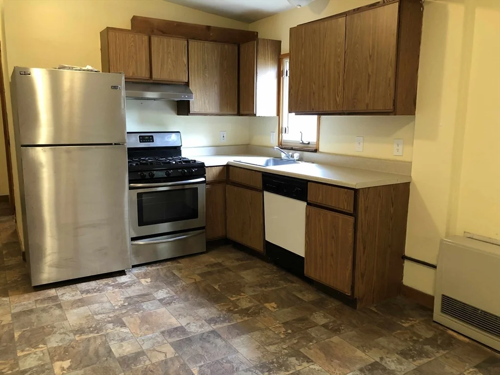 711 Main St, Amherst