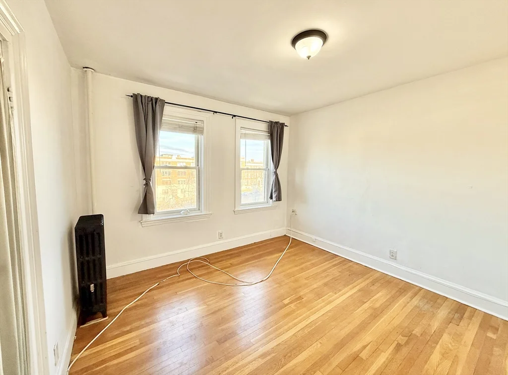 1662 Commonwealth, Brighton