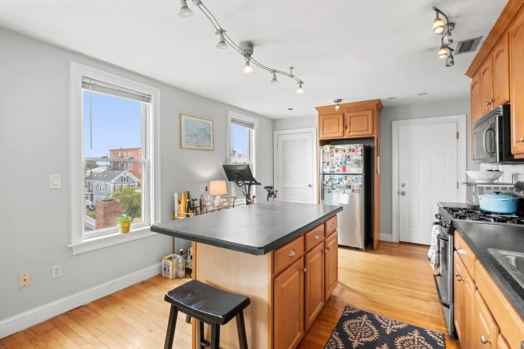 87 M St, South Boston