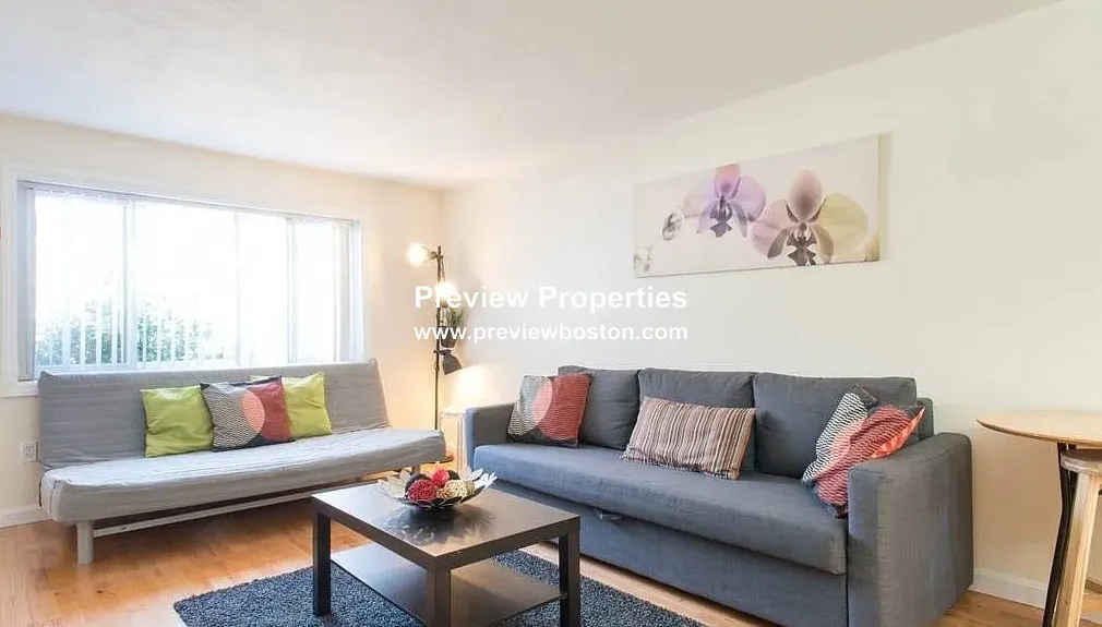 17 Oxford Circle, Belmont