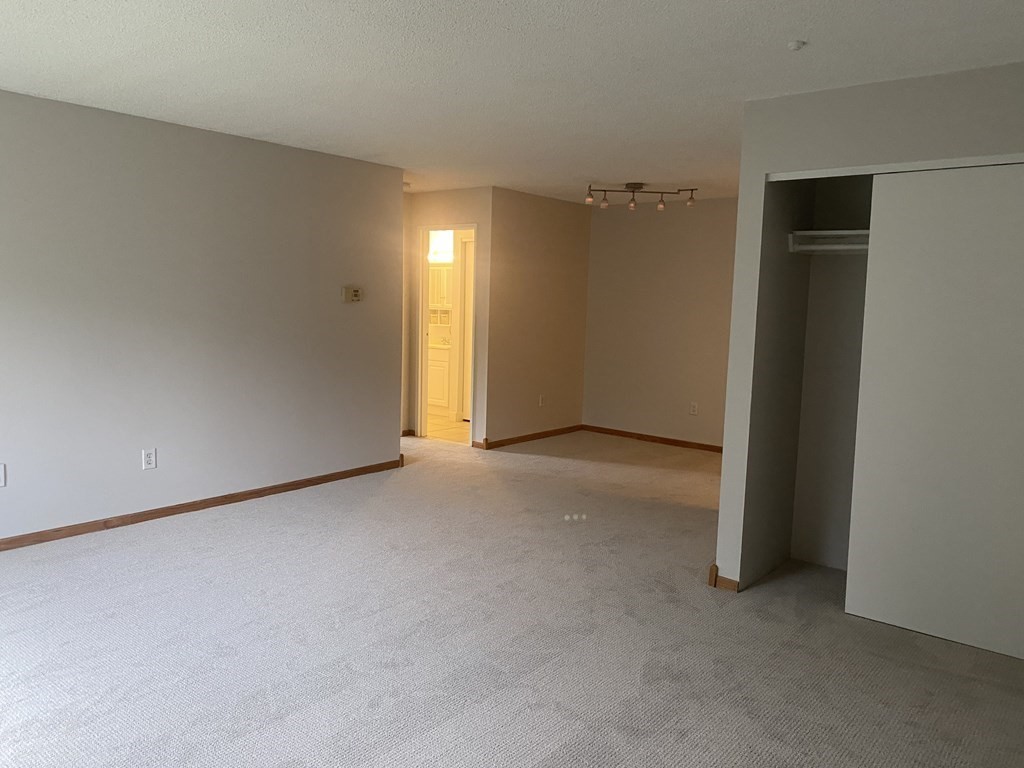 6 Village Way, Natick