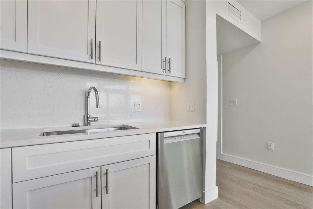 301 Border St, East Boston