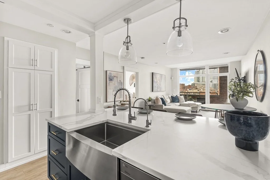 300 Commercial St, Waterfront