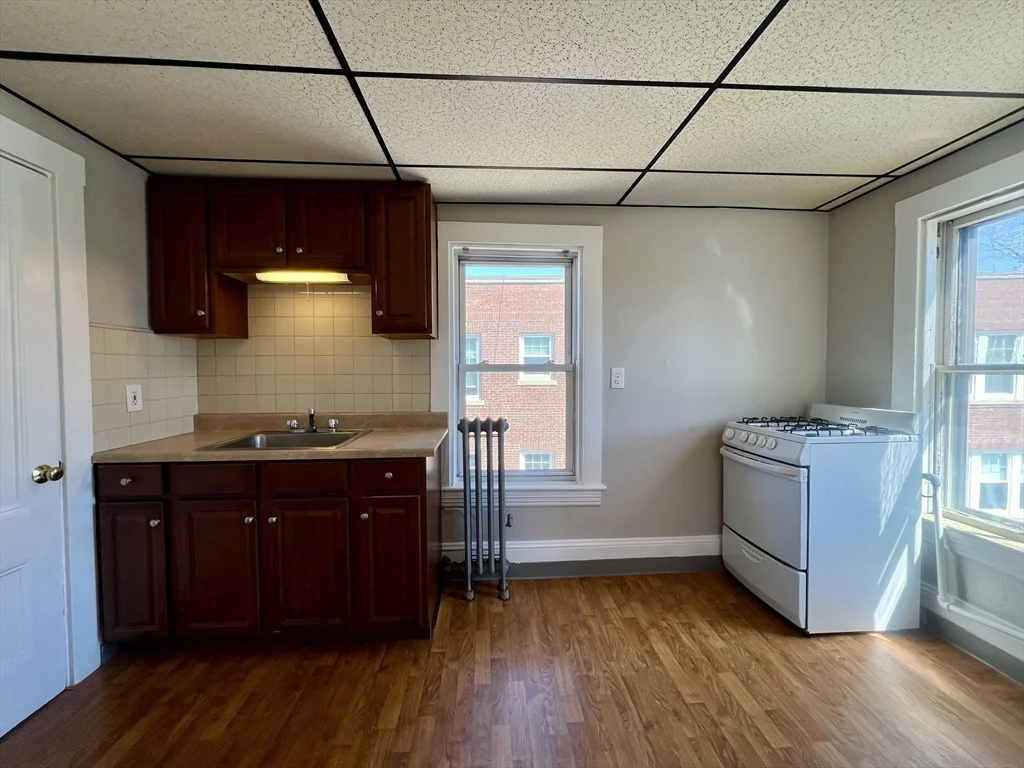 17 Sanborn, Reading