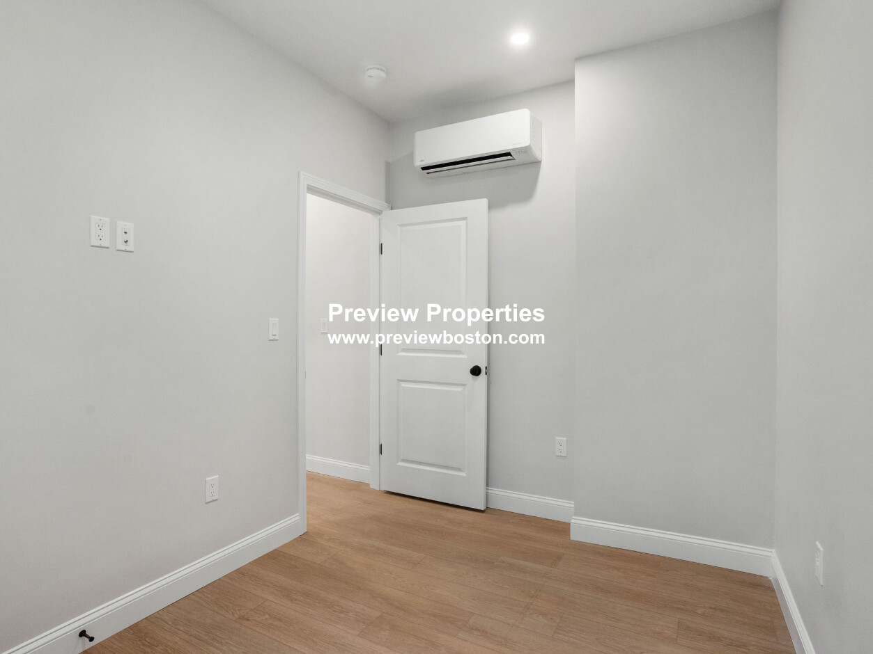 176 Salem St, North End