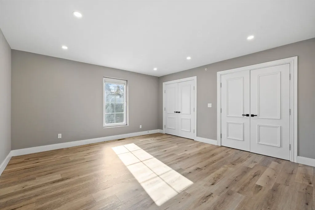 3 Burke Ln, Wellesley