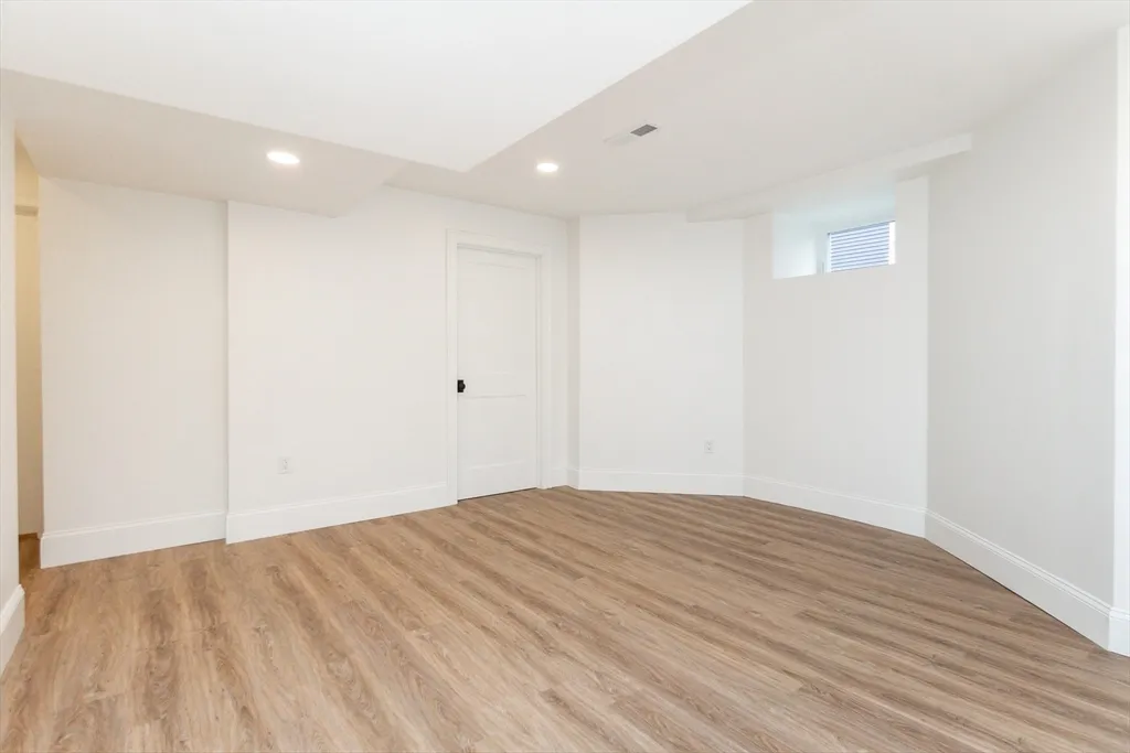 20 Sheridan Ave, Medford