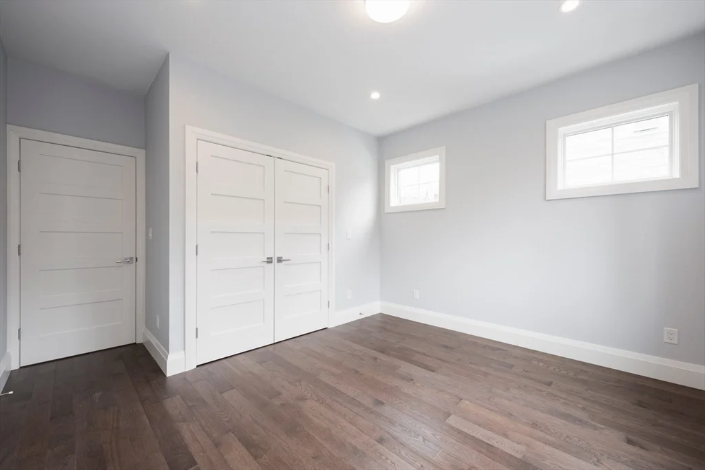 962 Walnut St, Newton