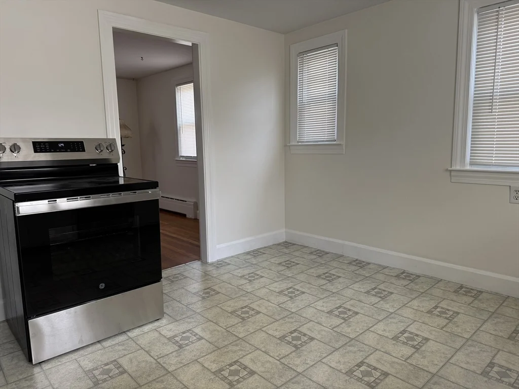 173 Pleasant St, Clinton