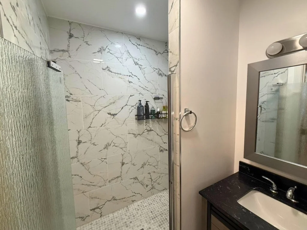 34 Cherokee, Mission Hill