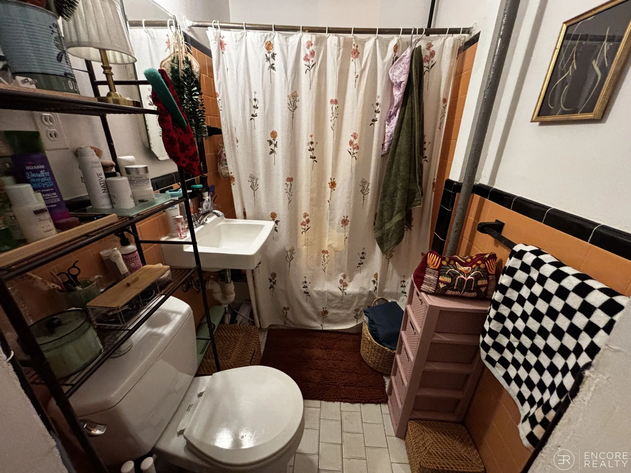 16 Davis Ave, Emerson Gardens