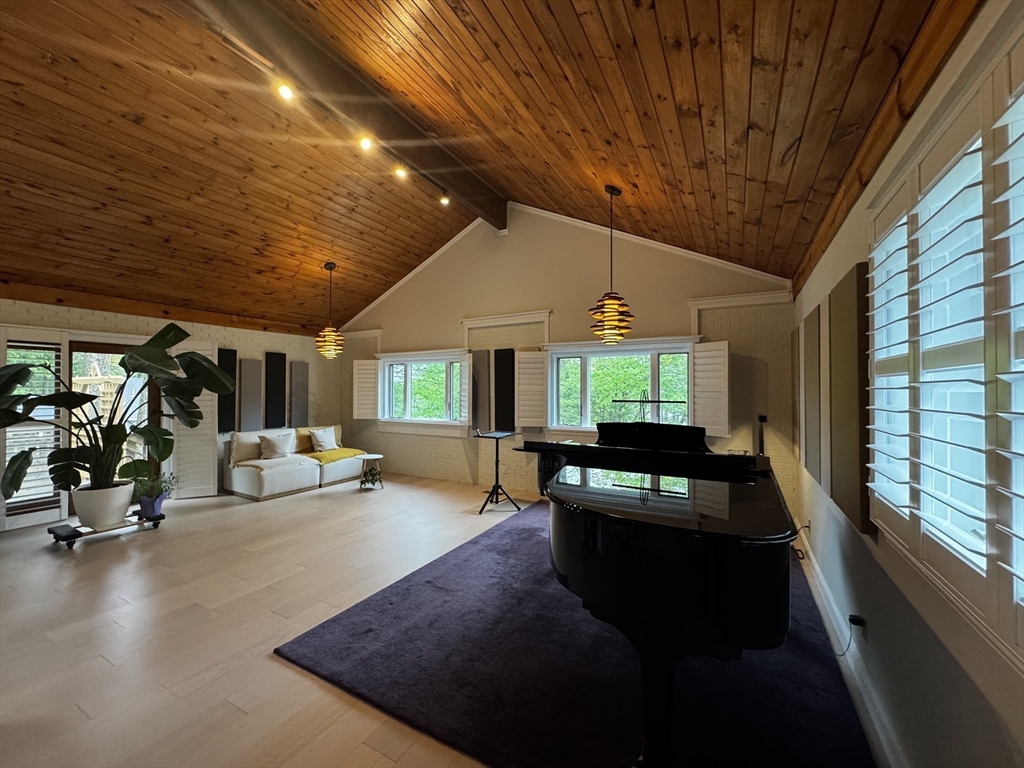 10 Winch Way, Natick