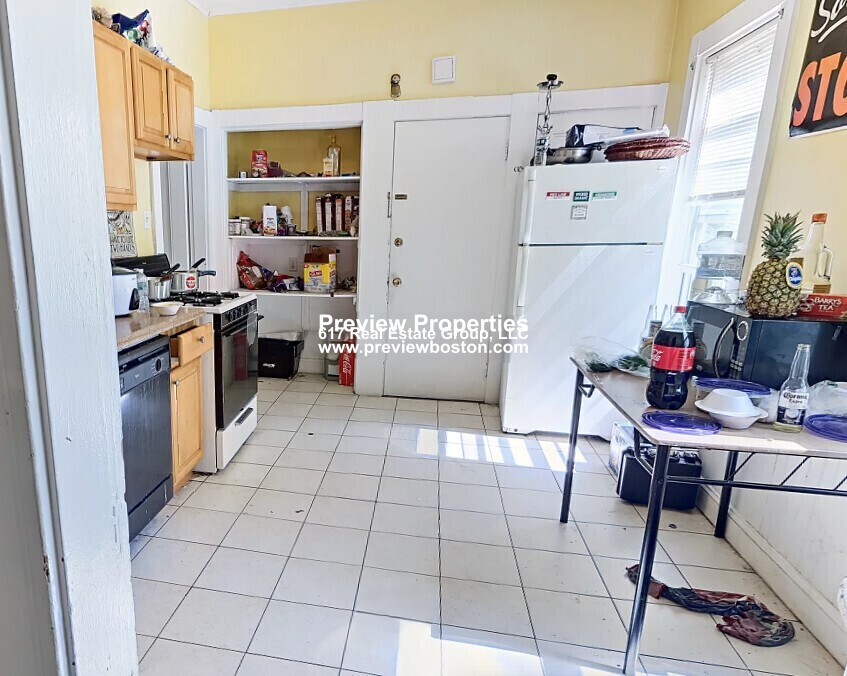 2572 Massachusetts Ave, North Cambridge