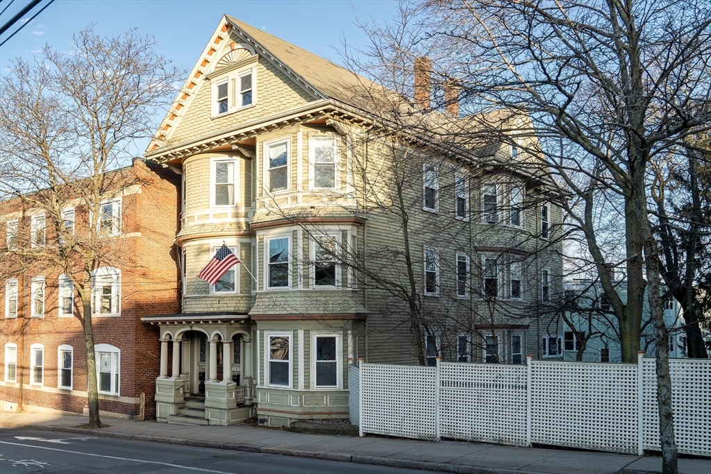 98 Cypress St, Emerson Gardens