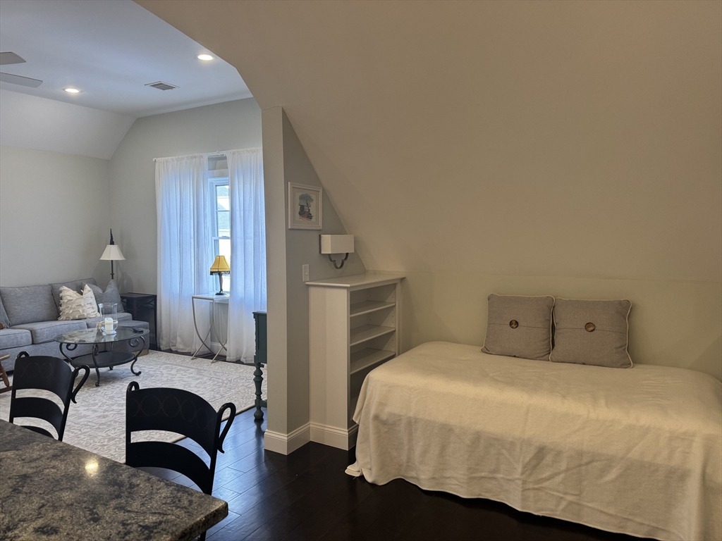 1037 Pleasant St, Bridgewater