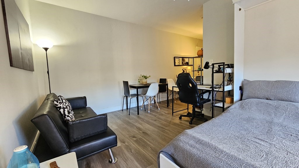 66 Queensberry, Fenway