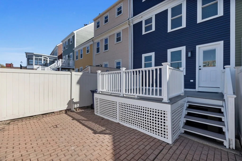 442 Main St, Charlestown