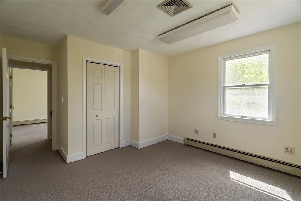 99 Garfield Ave, Woburn