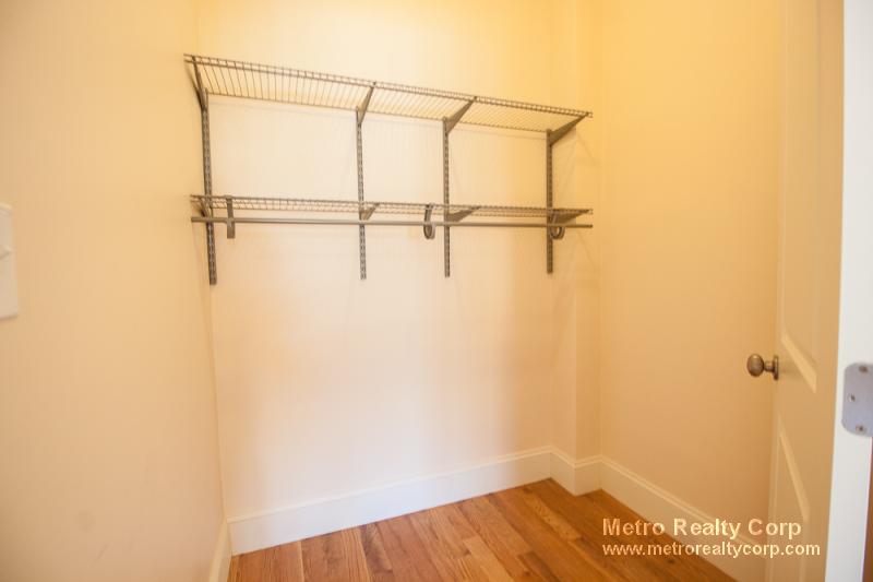 5165 Washington St, West Roxbury