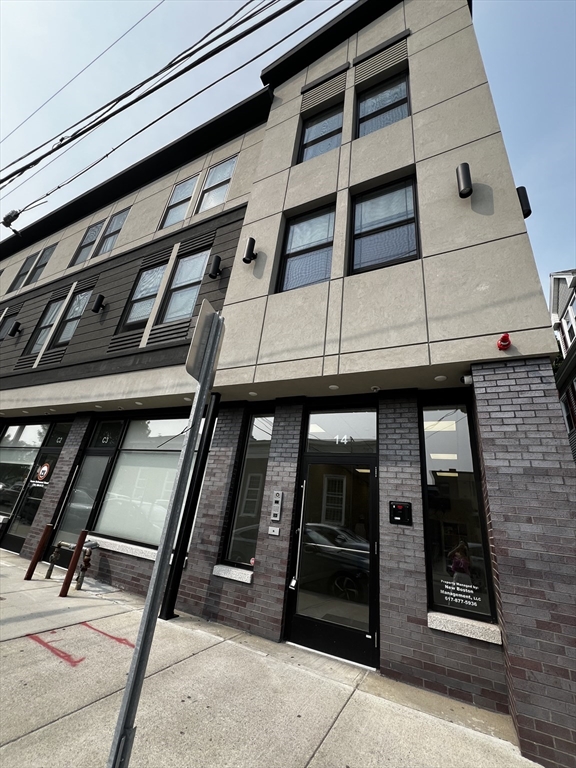 14 Yeamans St, Revere