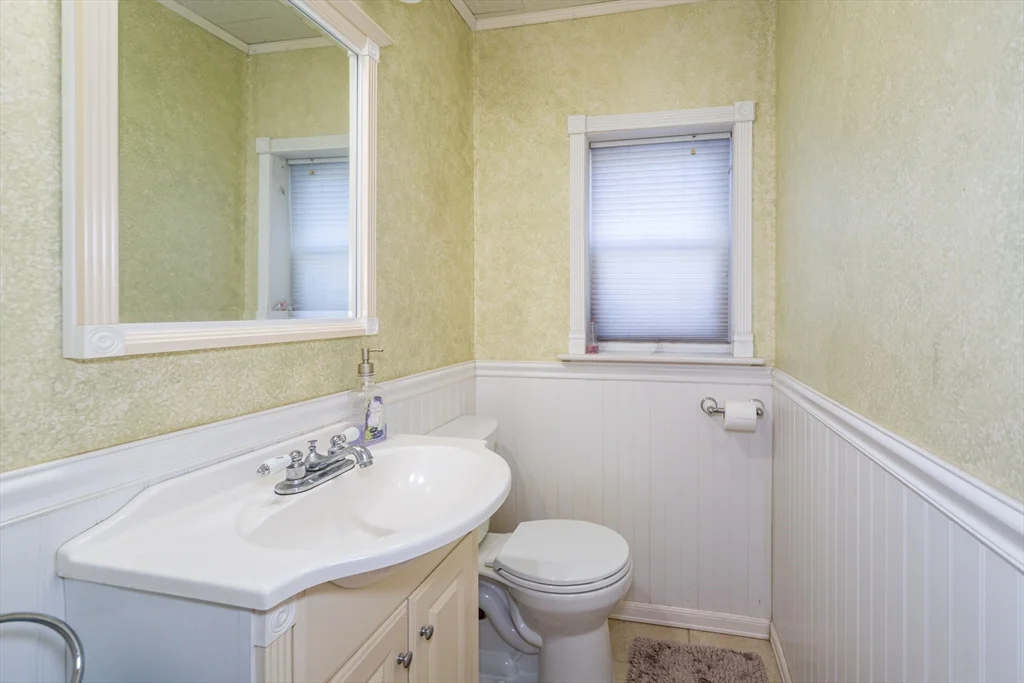 26 Pine St, Natick