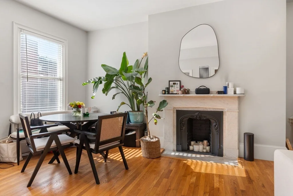 62 W Cedar St, Beacon Hill