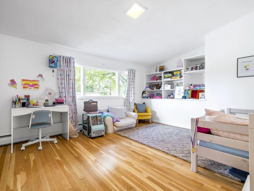6 Nelson Dr, Chestnut Hill