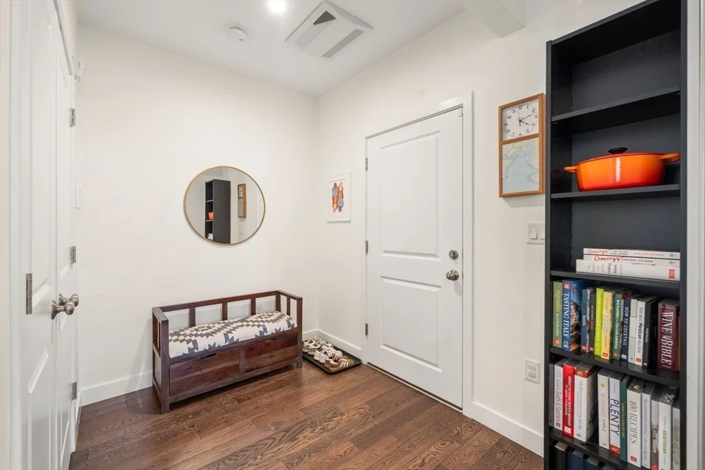 213 E Eagle St, East Boston