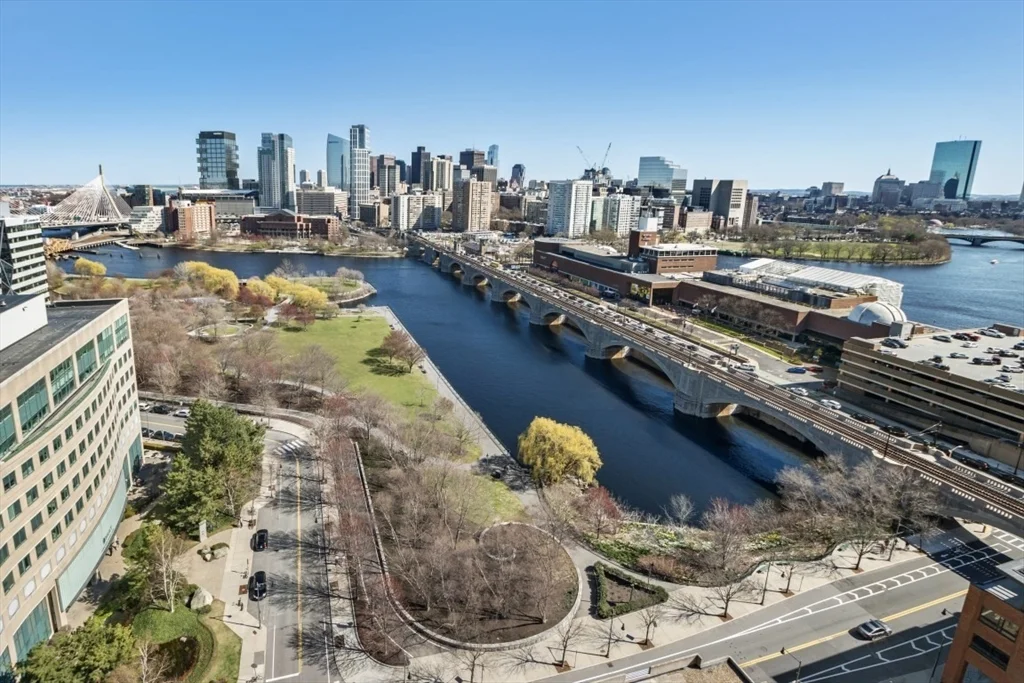 8 Museum Way, East Cambridge