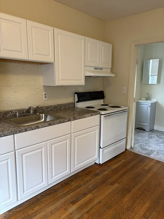 90 Bacon Steet, Waltham