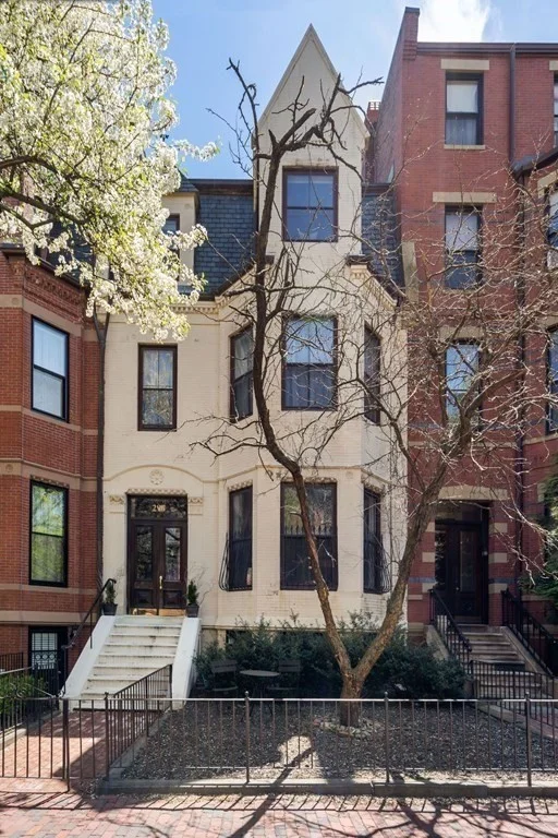 296 Marlborough St, Back Bay