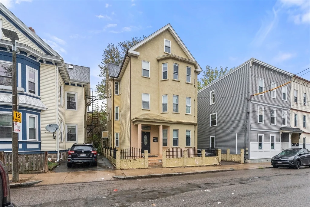 66 Mozart St, Jamaica Plain