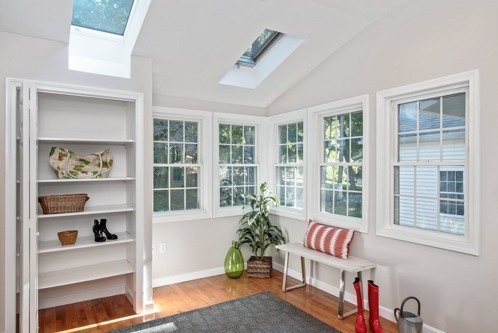 29 Burke Ln, Wellesley