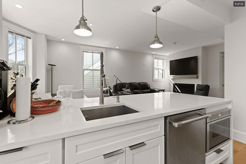 447 W 4th St, South Boston