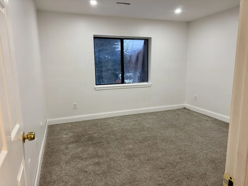 685 Oak St, Brockton