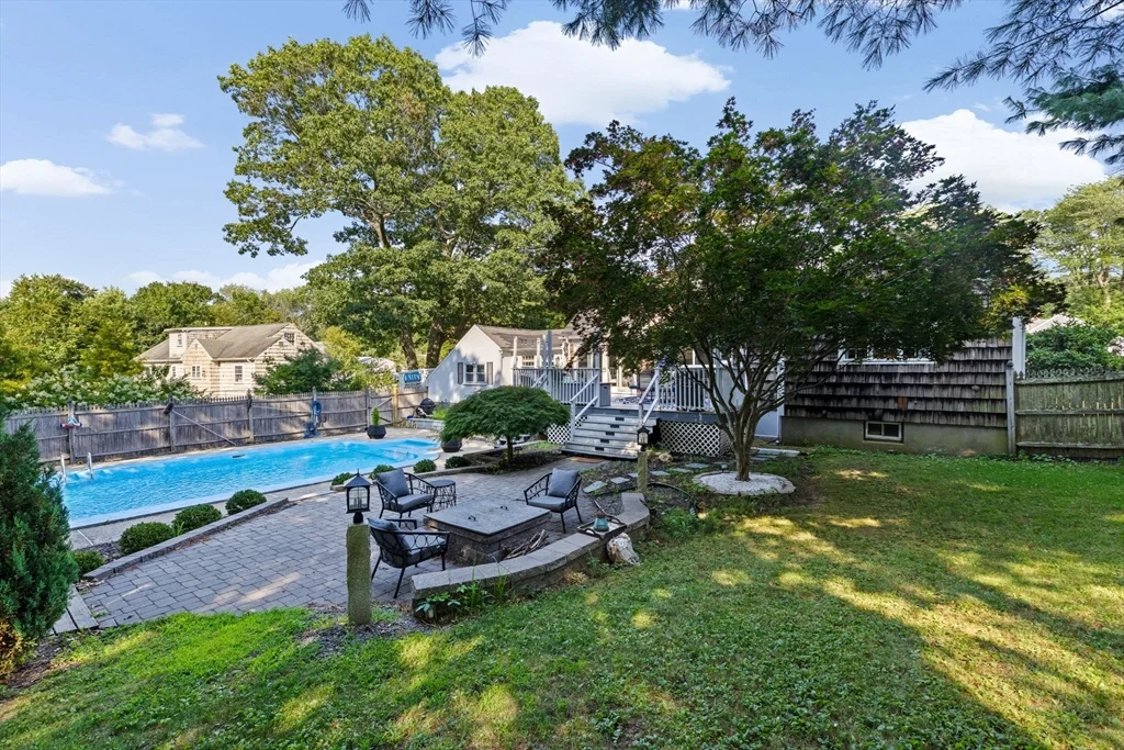 4 Country Dr, South Hingham