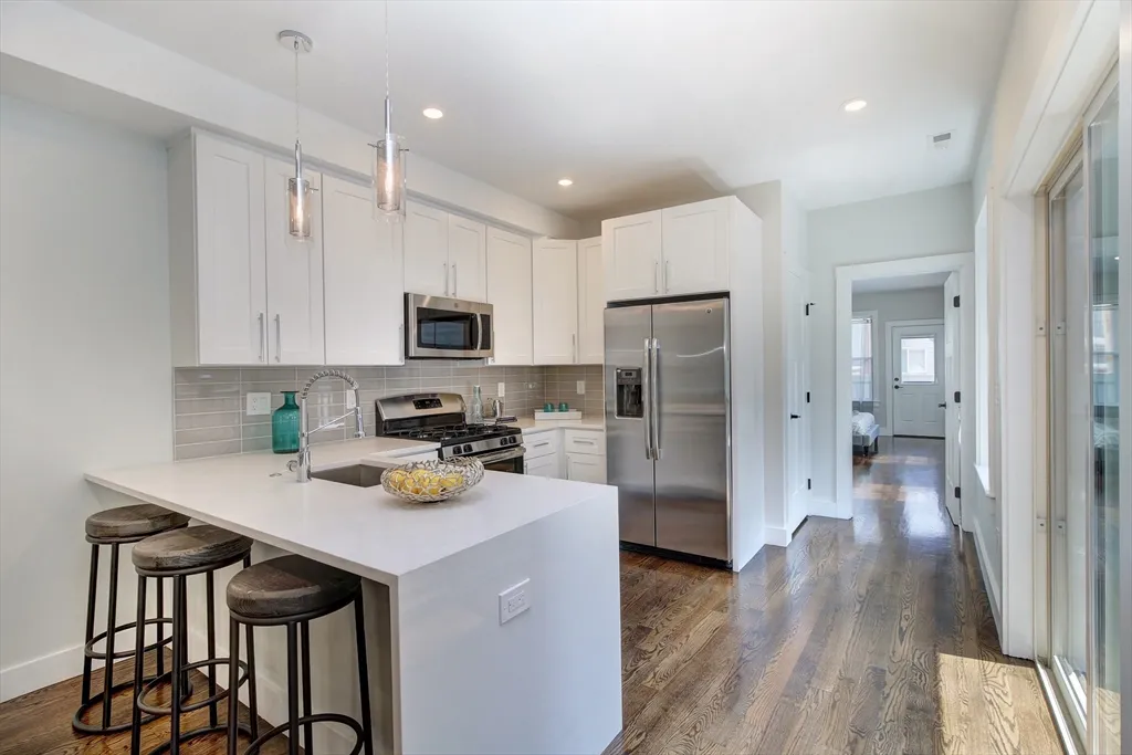 65 Border St, East Boston