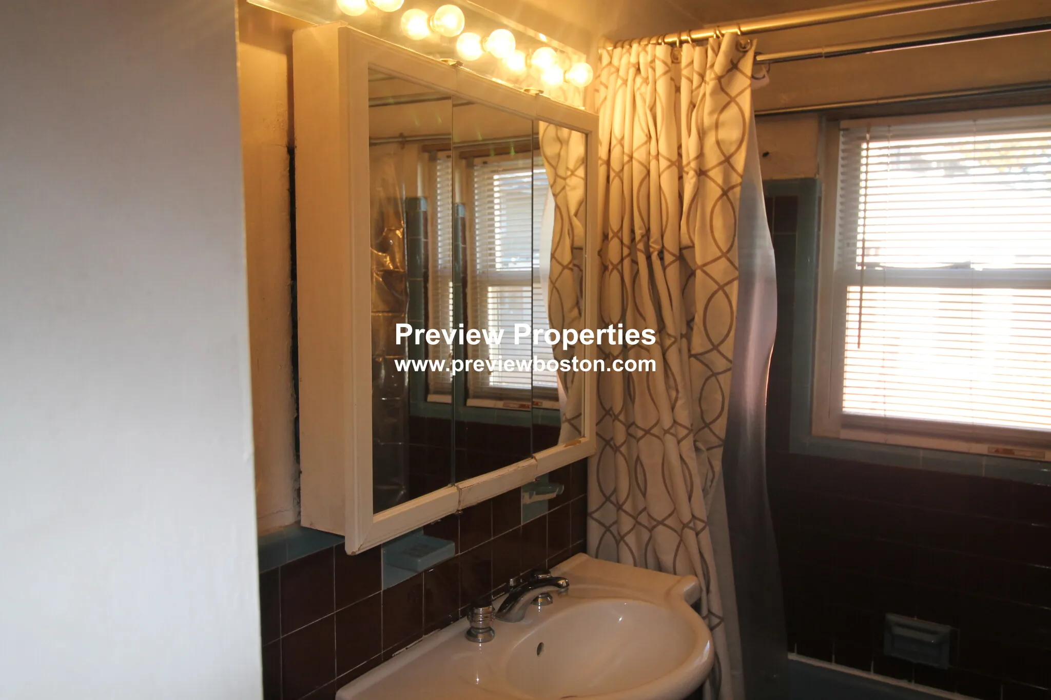 14 Caltha Rd, Oak Square