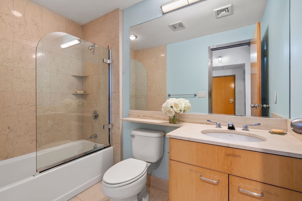 210 Lincoln St, Leather District