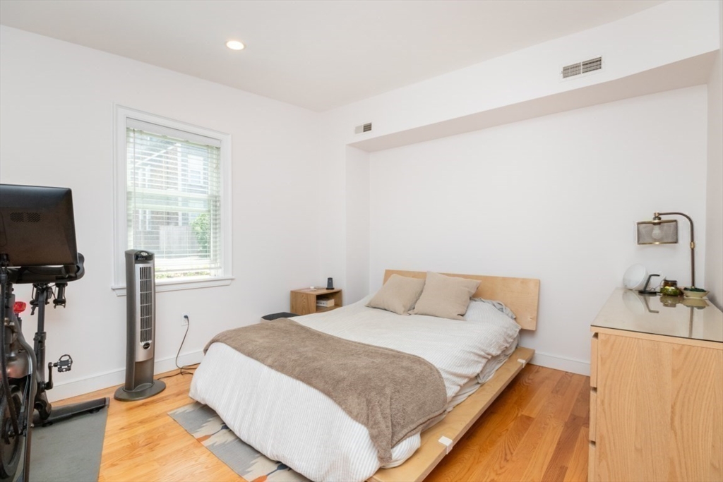 `10 Noble Ct, East Boston