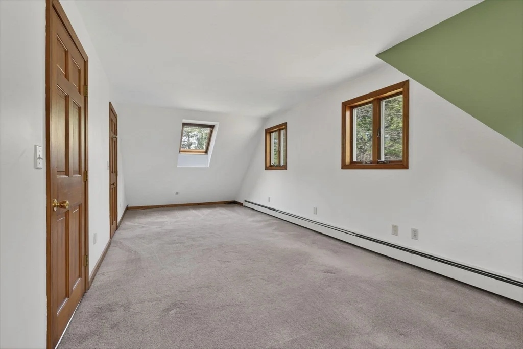 6 Pine Woods Rd, East Kingston