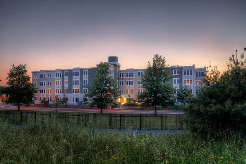 87 New St, Neighborhood Nine