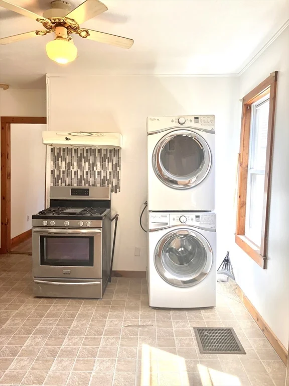 4 Sisson Ter, East Lynn