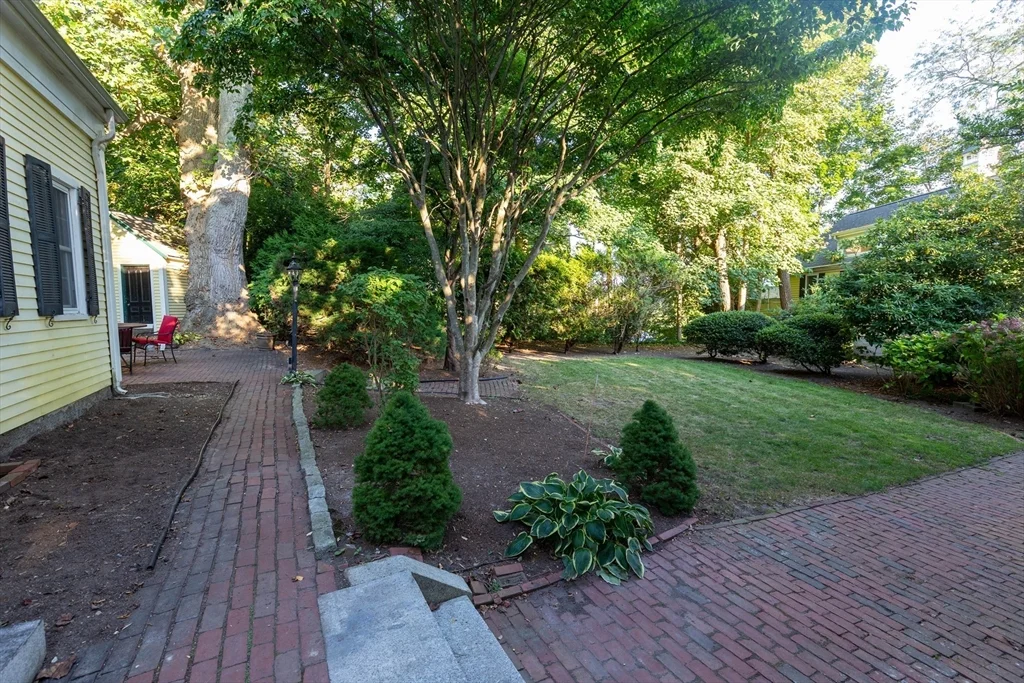 44 Russell St, Downtown